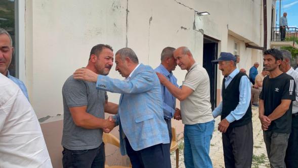 Anne, Baba ve Kızları Yan Yana Defnedildi