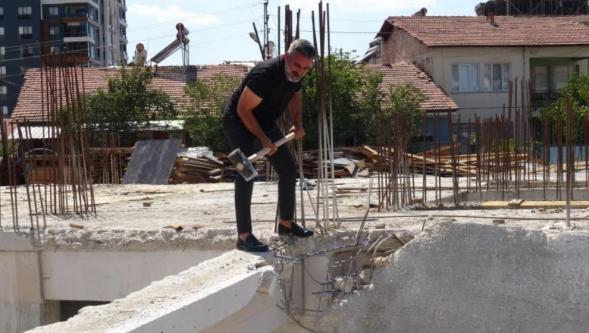 Balyozla  Vurdu Kolonlar Un Ufak Oldu