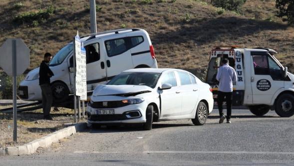 Hekimhan'da Trafik Kazası: 2 Yaralı