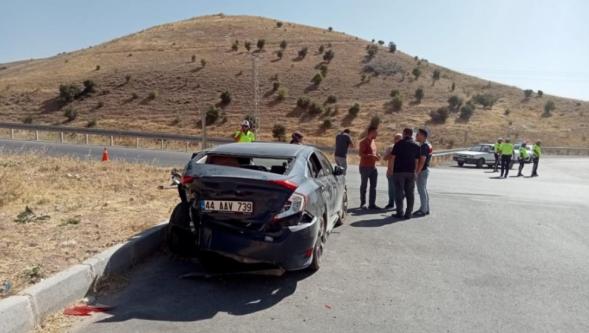 İki Otomobil Çarpıştı: 8 Yaralı