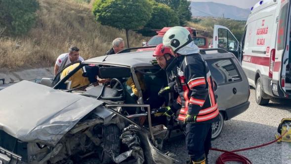 Otomobil İle Hafif Ticari Araç Çarpıştı: 1 Yaralı.