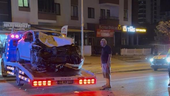 Pikap ile Otomobil Çarpıştı: 3 Yaralı