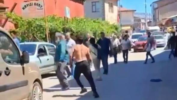 Sokak Ortasında Sopalı ve Yumruklu Kavga