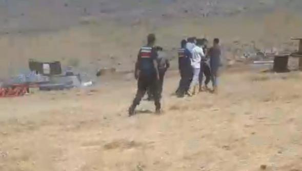 Taşlı Saldırıdan Kurtulmak İçin Traktörü Grubun Üzerine Süren Şahıs Tutuklandı