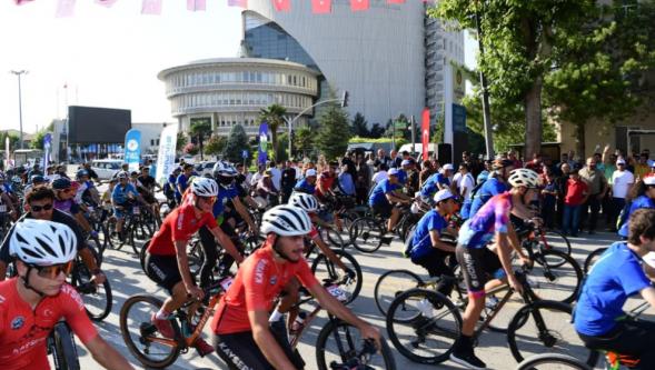 Uluslararası Beydağı Dağ Bisikleti Yarışı Kortejle Başladı