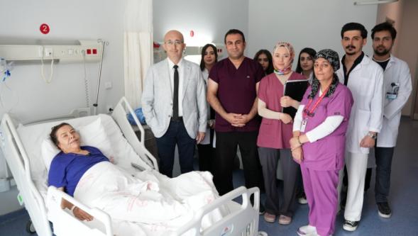 Karın Ağrısıyla Gitti,15 Kilogramlık Kitle Çıkarıldı