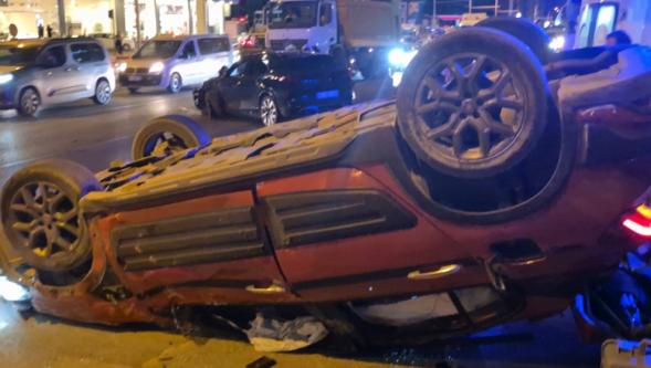 Kavşakta Kaza: Araç Ters Döndü