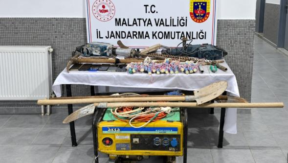15 Dinamit Ele Geçirildi