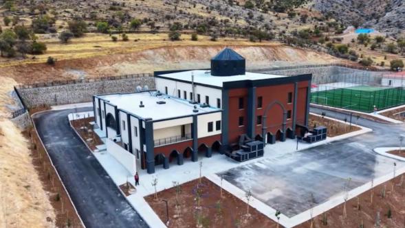 İkizce'de Cem Ve Kültür Evi İle Spor Tesisi Tamamlandı