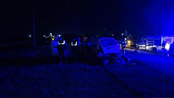 Otobüs ile Hafif Ticari Araç Çarpıştı: 2 Ölü, 3 Yaralı