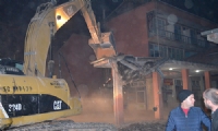 Yıkım sırasında şoförlerle zabıtalar arasında gergin anlar yaşandı