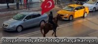Terör olaylarına tepkisini ata binip şehir turu atarak gösterdi