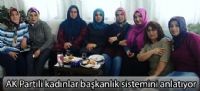AK Partili kadınlar kapı kapı dolaşarak başkanlık sistemini anlatıyor
