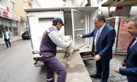 Yaralı köpeğin hayatını belediye başkanı kurtardı