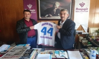 Cömertoğlu'na adının yazılı olduğu Arapgirspor forması