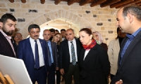 Öznur çalık kilis'de;Savaşın en çok etkileneni çocuklar ve kadınlardır
