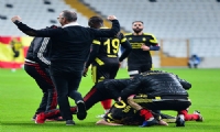 Evkur Yeni Malatyaspor 31 yıllık tarihinin en büyük başarısına oldukça yakın