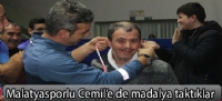 Malatyasporlu Cemil'e de madalya taktıklar