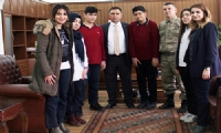 Kaymakam Yılmaz TEOG-1'de Türkiye 1.si olan öğrencileri tebrik etti