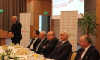 Biz sizlere ev sahipliği yapmaktan mutluluk duyuyoruz.