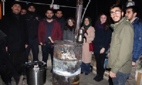 Üniversite öğrencilerinden polise sıcak çorba ikram