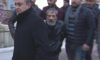 Şizofreni hastası adam ailesini silahla rehin aldı