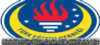 Minik öğrenciler 'Bilişim Garajında' ilk eğitimlerini aldılar