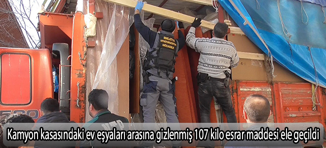 Kamyon kasasındaki ev eşyaları arasına gizlenmiş 107 kilo esrar maddesi ele geçildi