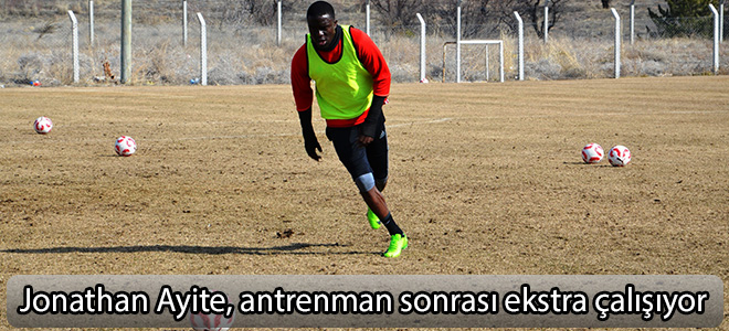Jonathan Ayite, antrenman sonrası ekstra çalışıyor
