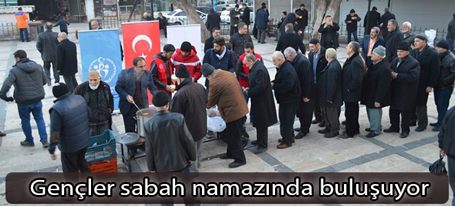 Gençler sabah namazında buluşuyor
