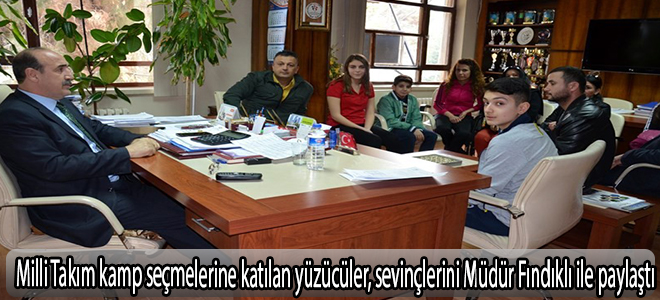 Milli Takım kamp seçmelerine katılan yüzücüler, sevinçlerini Müdür Fındıklı ile paylaştı