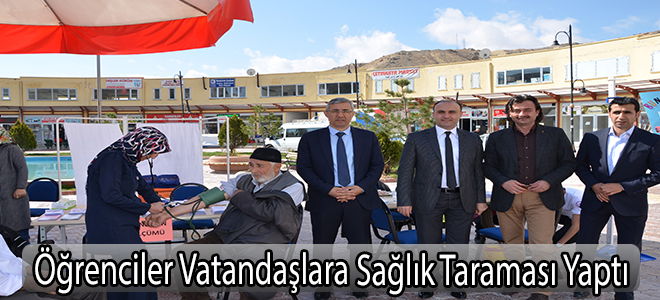 Öğrenciler Vatandaşlara Sağlık Taraması Yaptı