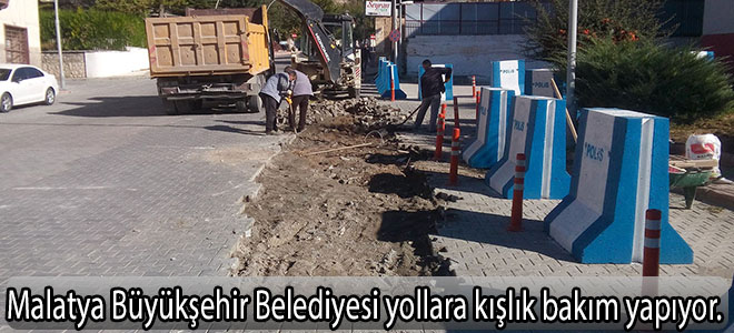 Malatya Büyükşehir Belediyesi yollara kışlık bakım yapıyor.