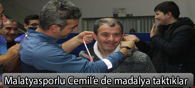 Malatyasporlu Cemil’e de madalya taktıklar