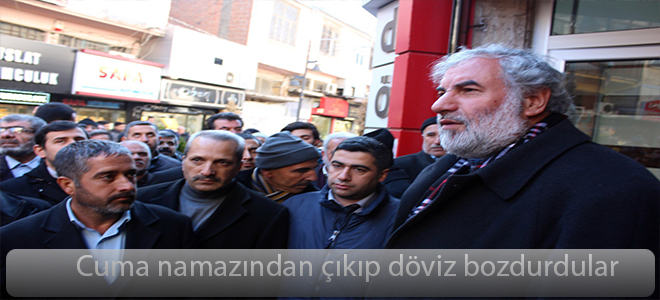 Cuma namazından çıkıp döviz bozdurdular