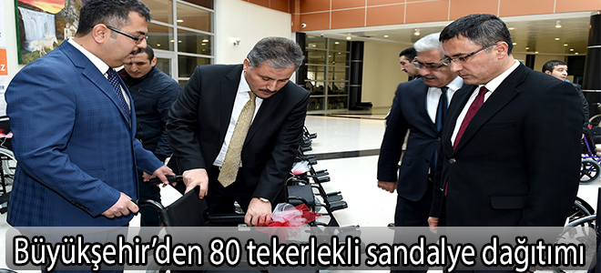 Büyükşehir’den 80 tekerlekli sandalye dağıtımı
