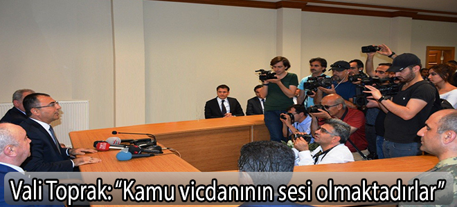 Vali Toprak: “Kamu vicdanının sesi olmaktadırlar”