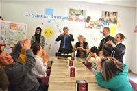 Hem Sosyalleşiyorlar Hem de İş Hayatına Katılıyorlar
