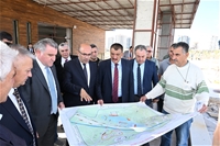 Gençlik ve Spor Bakanı Osman Aşkın Bak, 100. Yıl Parkı'nı Gezdi