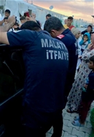 Otomobilde Mahsur Kalan Çocuğu İtfaiye Kurtardı