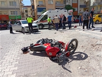 Otomobil İle Çarpışan Motosikletin Sürücüsü Yaralandı