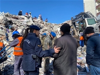 Kadın Astsubaylar Deprem Bölgesinde