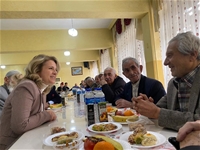 Vali Hulusi Şahin'in Eşi Ebru Şahin'den Huzurevi'ne Ziyaret