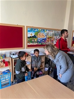 Vali Hulusi Şahin'in Eşi Malatya Gönül Elçileri Temsilcisi Ebru Şahin Köy Okullarını Ziyaret Etti.