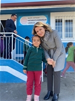 Vali Hulusi Şahin'in Eşi Malatya Gönül Elçileri Temsilcisi Ebru Şahin Köy Okullarını Ziyaret Etti.