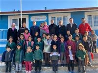 Vali Hulusi Şahin'in Eşi Malatya Gönül Elçileri Temsilcisi Ebru Şahin Köy Okullarını Ziyaret Etti.