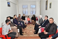 Hanımefendi Hanife Yazıcı'dan Yeşilyurt İlçesindeki Şehit Ailelerine Ziyaret