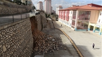 Malatya'da Okulun İstinat Duvarı Çöktü
