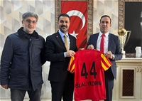 “Yeni Malatya'yı Kurarken, Yeni Malatyaspor'u da Ayağa Kaldıracağız”