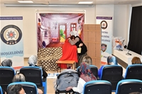 Hanımefendi Hanife Yazıcı'dan Çocuklara Moral Ziyareti
